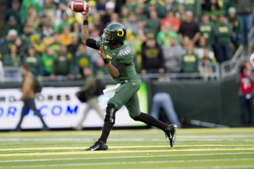 Darron Thomas throws a pass in a 2011 game.