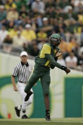 Dennis Dixon launching a pass downfield back in 2004